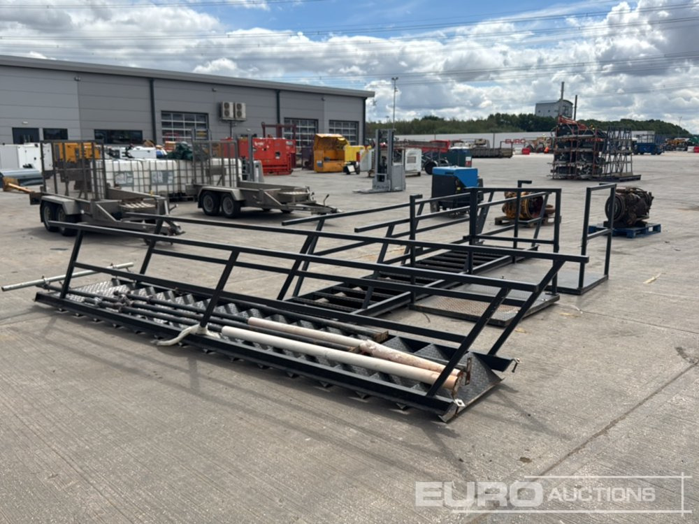 15 Step Steel Stairs, Access Platform, Handrails, Leg Supports (Cannot Be Reconsigned) (2 of) - Vegla/ Pajisja: foto 3 15 Step Steel Stairs, Access Platform, Handrails, Leg Supports (Cannot Be Reconsigned) (2 of) - Vegla/ Pajisja: foto 3