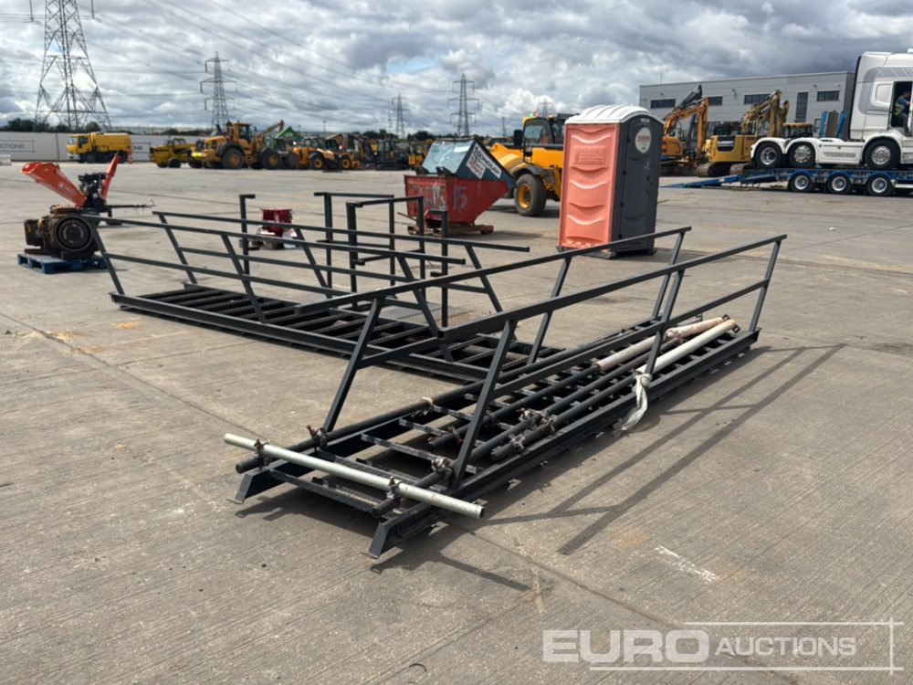 15 Step Steel Stairs, Access Platform, Handrails, Leg Supports (Cannot Be Reconsigned) (2 of) - Vegla/ Pajisja: foto 2 15 Step Steel Stairs, Access Platform, Handrails, Leg Supports (Cannot Be Reconsigned) (2 of) - Vegla/ Pajisja: foto 2
