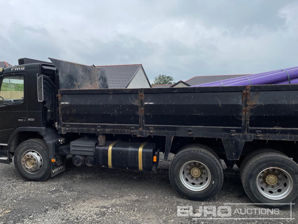 2003 Volvo FM9 300 - Kamion vetëshkarkues: foto 1 2003 Volvo FM9 300 - Kamion vetëshkarkues: foto 1