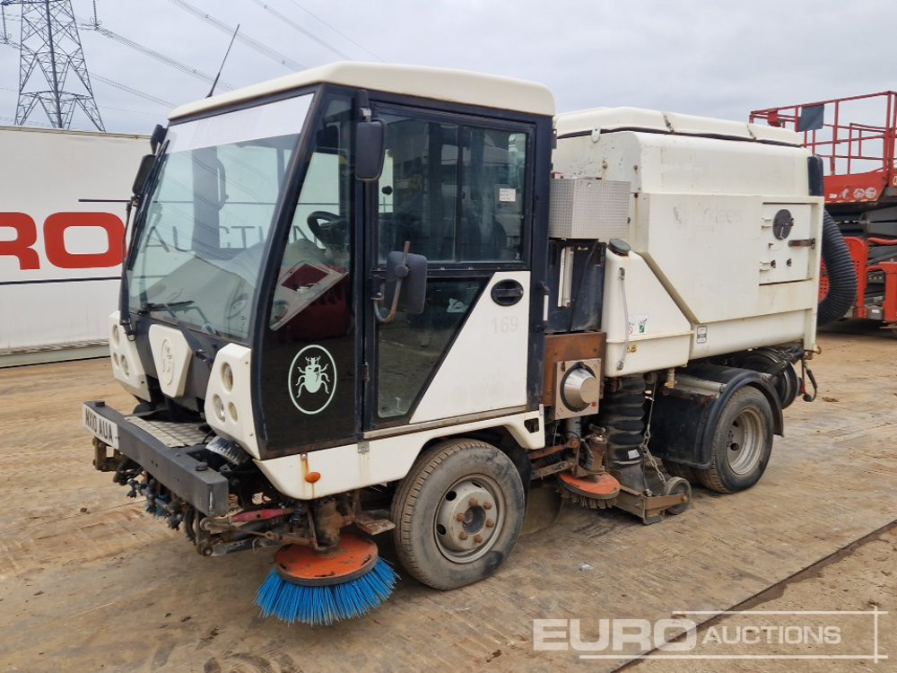2010 Scarab 4x2 Road Sweeper, Reverse Camera, A/C, Automatic Gearbox - Makinë fshirëse për rrugët: foto 1 2010 Scarab 4x2 Road Sweeper, Reverse Camera, A/C, Automatic Gearbox - Makinë fshirëse për rrugët: foto 1