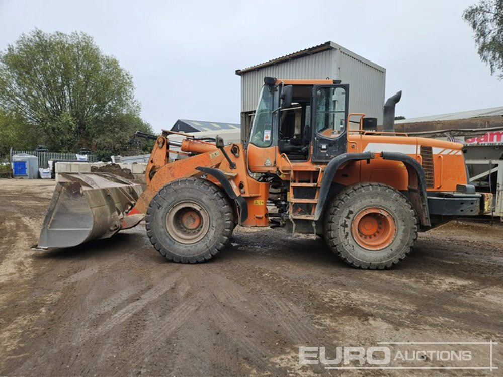 2011 Doosan DL300 - Fadrom me goma: foto 1 2011 Doosan DL300 - Fadrom me goma: foto 1