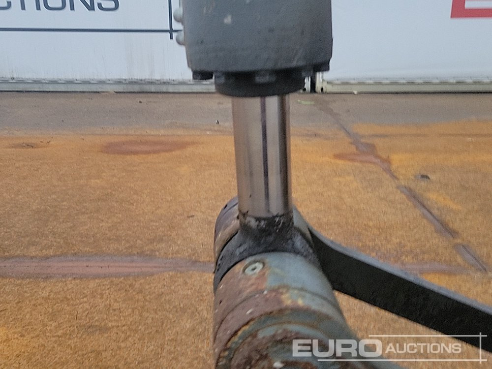 Ekskavator me zinxhirë 2014 Liebherr R914 Compact: foto 26