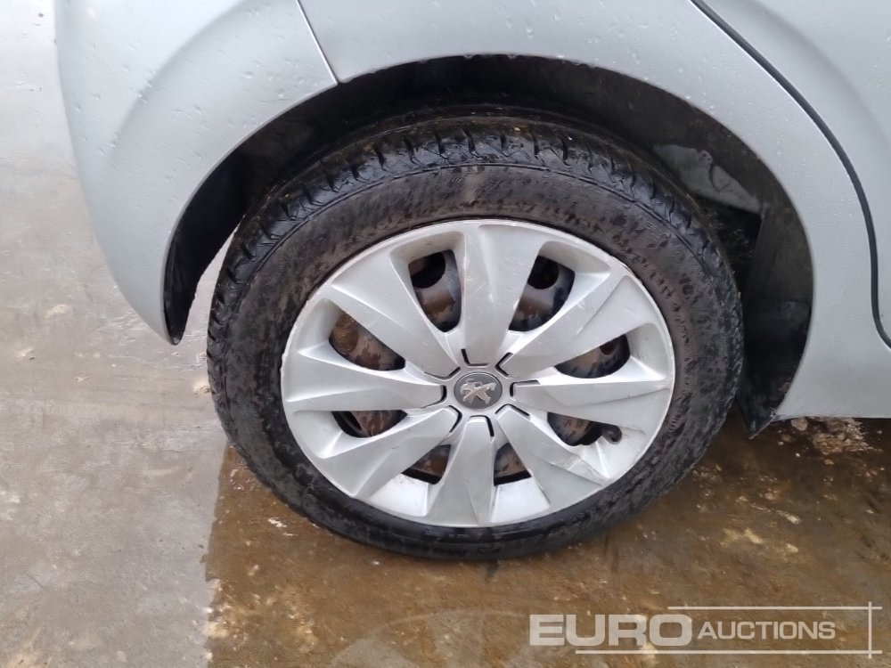 Veturë 2014 Peugeot 108: foto 11