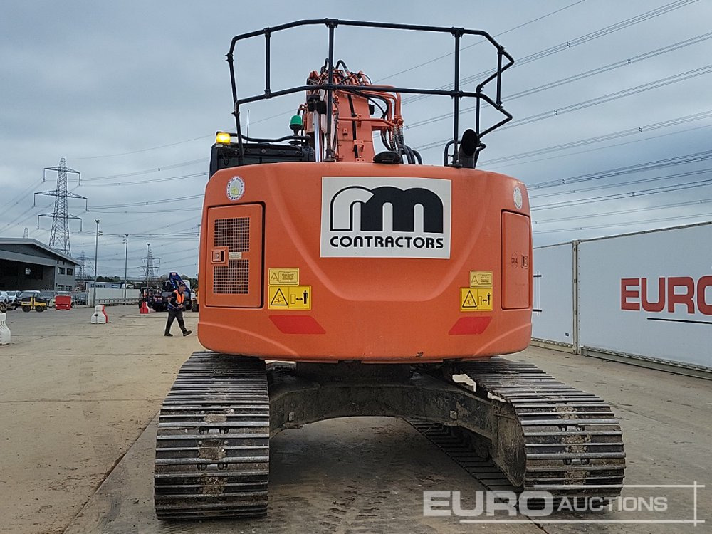 2019 Hitachi ZX225 USLC-6 - Ekskavator me zinxhirë: foto 4 2019 Hitachi ZX225 USLC-6 - Ekskavator me zinxhirë: foto 4