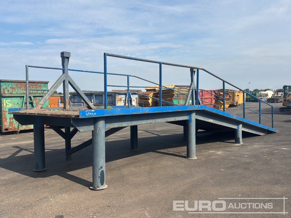 30' x 8' Loading Ramp - Rampa e ngarkimit: foto 1 30' x 8' Loading Ramp - Rampa e ngarkimit: foto 1