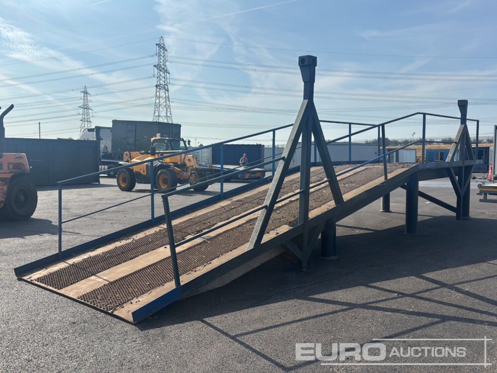 30' x 8' Loading Ramp - Rampa e ngarkimit: foto 5 30' x 8' Loading Ramp - Rampa e ngarkimit: foto 5