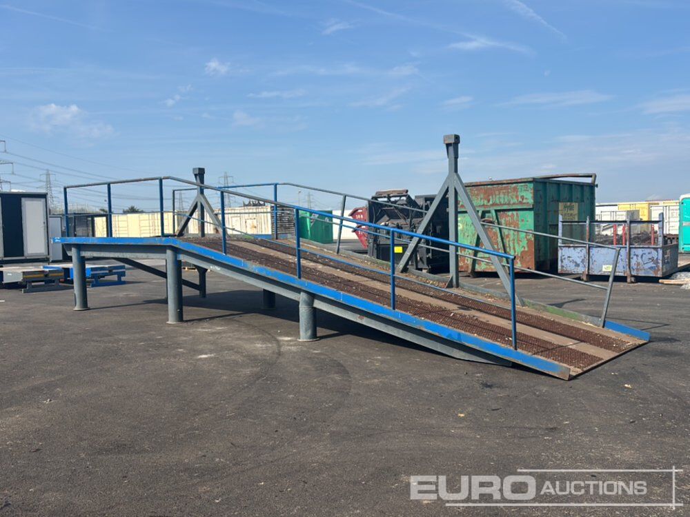 30' x 8' Loading Ramp - Rampa e ngarkimit: foto 3 30' x 8' Loading Ramp - Rampa e ngarkimit: foto 3