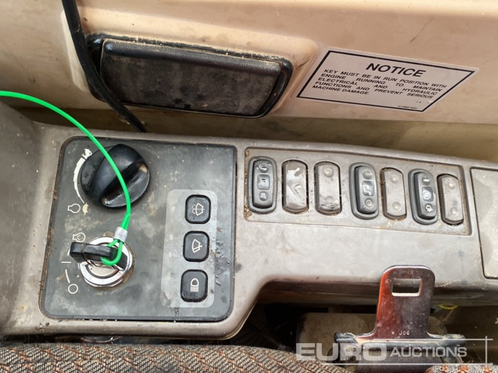 Ekskavator me zinxhirë CAT 315BL: foto 33 Ekskavator me zinxhirë CAT 315BL: foto 33