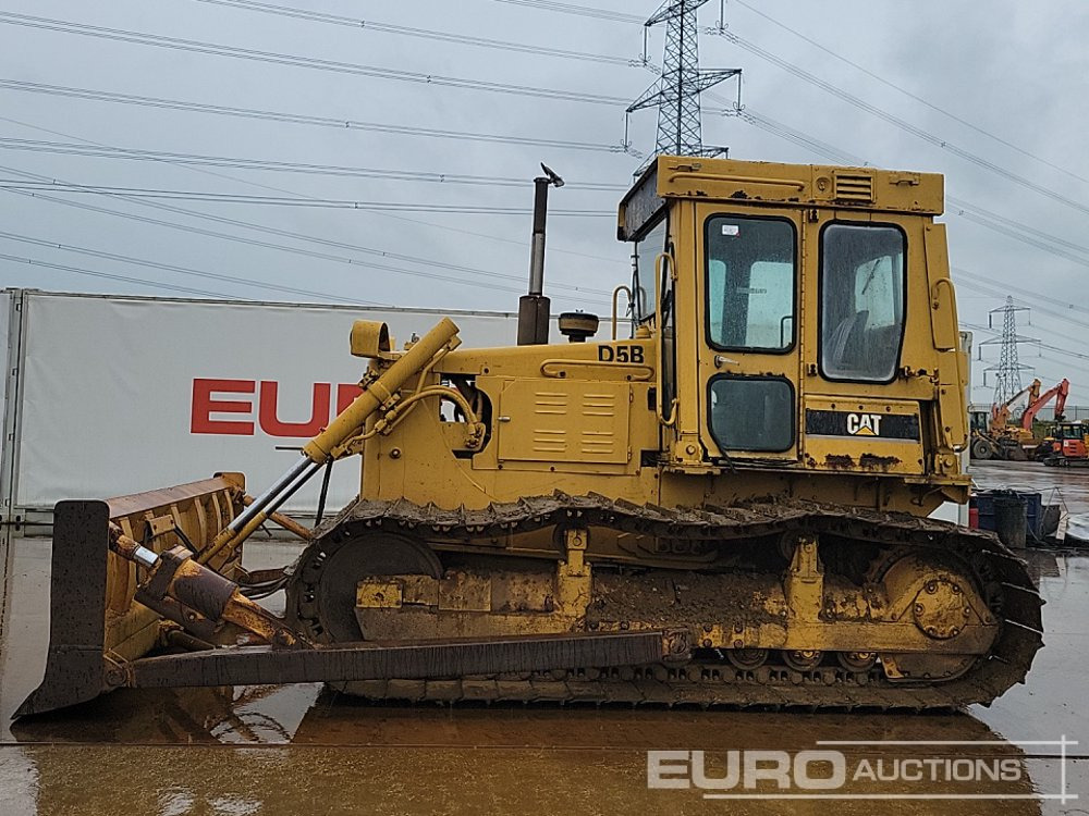 CAT D5B - Buldozer: foto 2 CAT D5B - Buldozer: foto 2