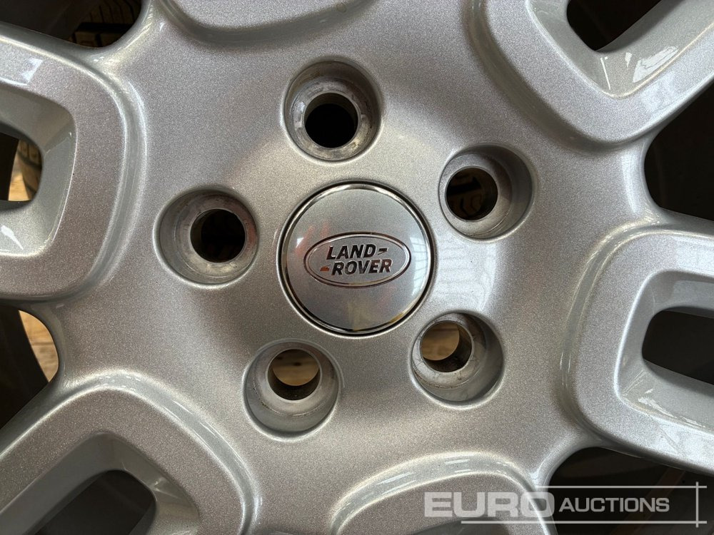 Continental Cross Contact 255/65R19 Tyre & Land Rover Rims to suit Land Rover Defender (5 of) (Delivery Miles Only) - Gomë: foto 3 Continental Cross Contact 255/65R19 Tyre & Land Rover Rims to suit Land Rover Defender (5 of) (Delivery Miles Only) - Gomë: foto 3