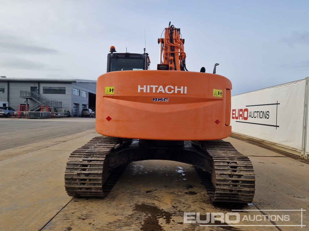 Hitachi ZX225USLC-3 - Ekskavator me zinxhirë: foto 4 Hitachi ZX225USLC-3 - Ekskavator me zinxhirë: foto 4