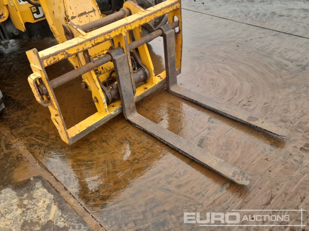 Ekskavator teleskopik JCB 526-56 Agri Plus: foto 13