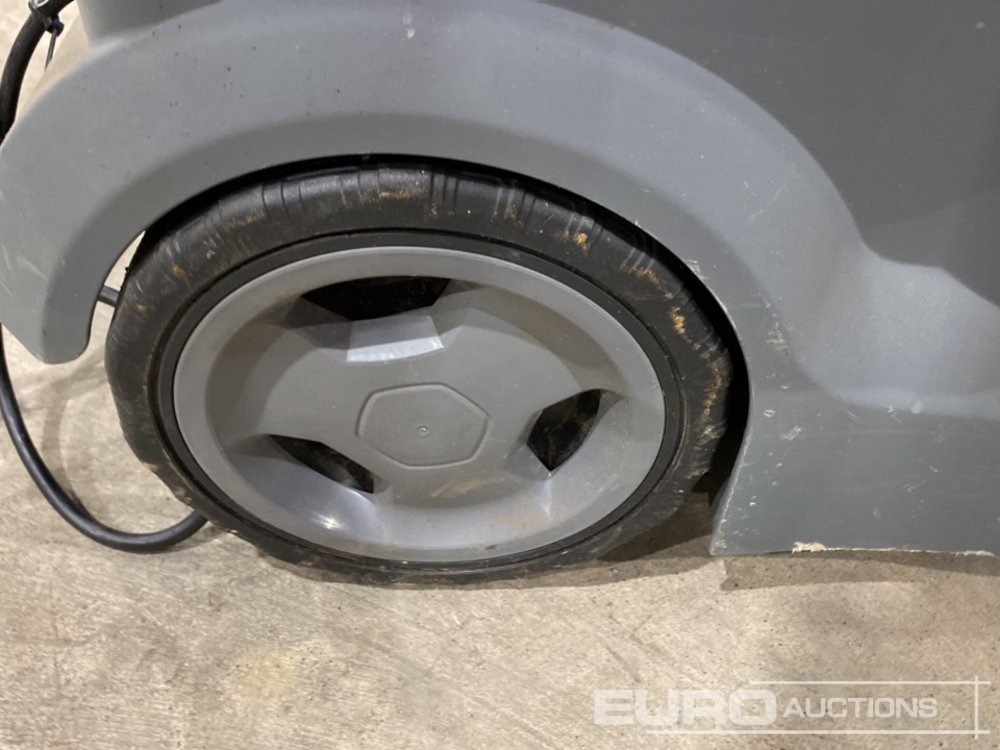 Karcher 240 Volt Wet and Dry Vacuum Cleaner (2 of) - Pajisjet e ofiçinës: foto 5 Karcher 240 Volt Wet and Dry Vacuum Cleaner (2 of) - Pajisjet e ofiçinës: foto 5