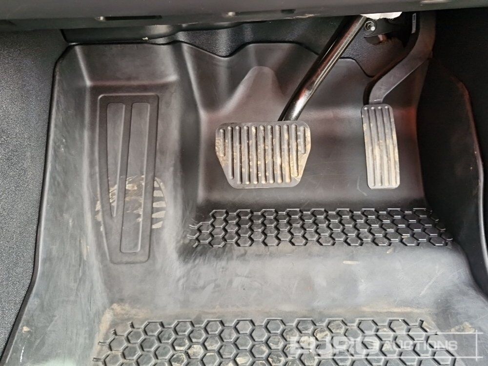 SUV Land Rover Defender: foto 32 SUV Land Rover Defender: foto 32