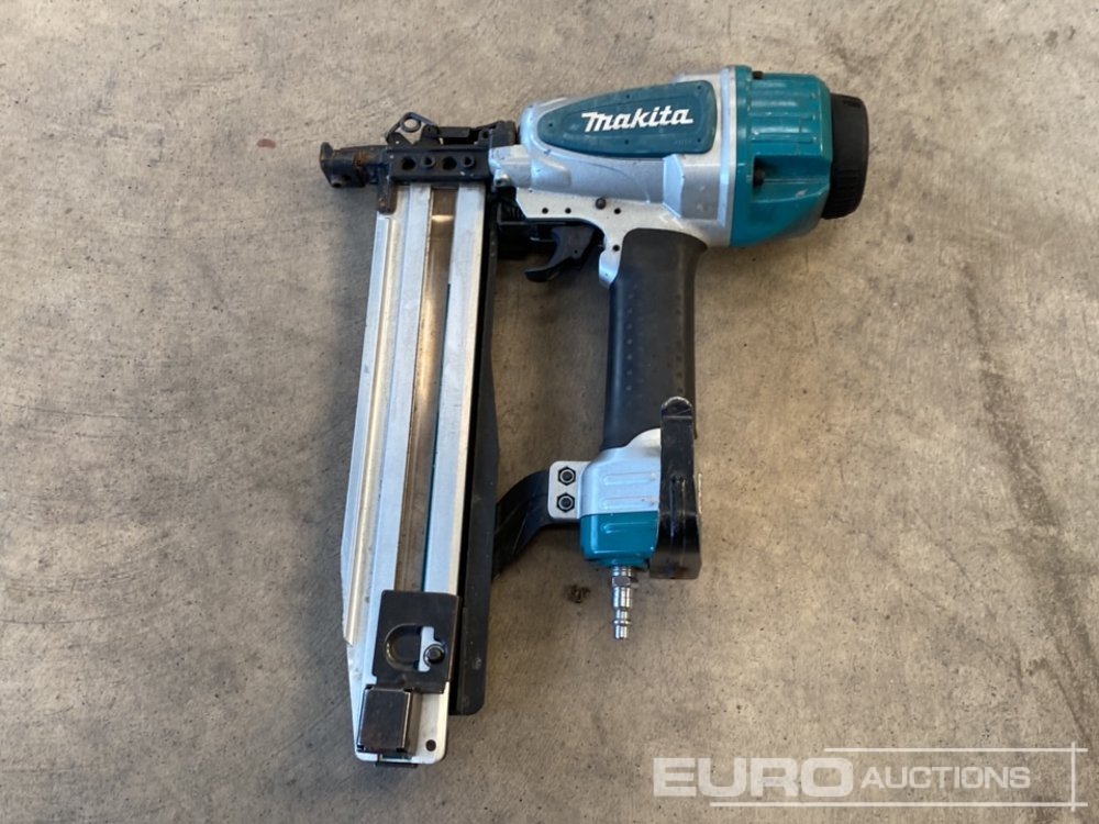 Pajisje ndërtimi Makita AT1150A Pneumatic Nailer (Body Only): foto 9