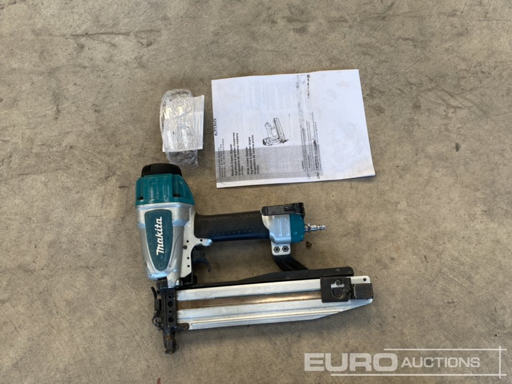Pajisje ndërtimi Makita AT1150A Pneumatic Nailer (Body Only): foto 6