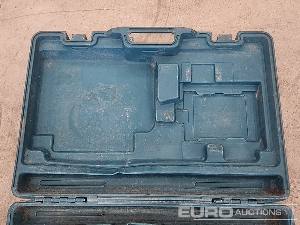 Makita HM5001C 110 Volt Breaker - Pajisje ndërtimi: foto 5 Makita HM5001C 110 Volt Breaker - Pajisje ndërtimi: foto 5