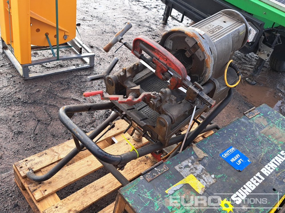 Ridgid 1233 110v Pipe Threading Machine - Pajisjet e ofiçinës: foto 3 Ridgid 1233 110v Pipe Threading Machine - Pajisjet e ofiçinës: foto 3