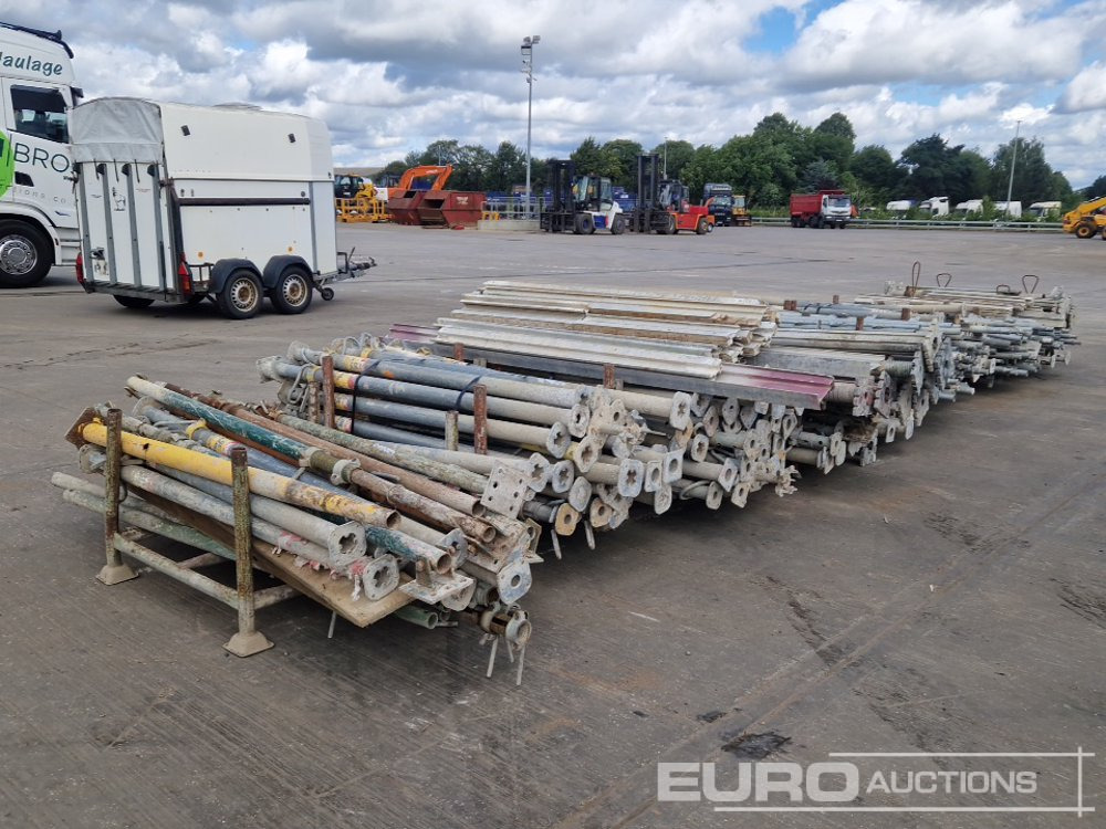 Selection of Shuttering Props, Shoring Props, Kwikstage Poles, Galvanised Rails, Frame Work Supports (10 Stillages of) - Pajisje ndërtimi: foto 5 Selection of Shuttering Props, Shoring Props, Kwikstage Poles, Galvanised Rails, Frame Work Supports (10 Stillages of) - Pajisje ndërtimi: foto 5