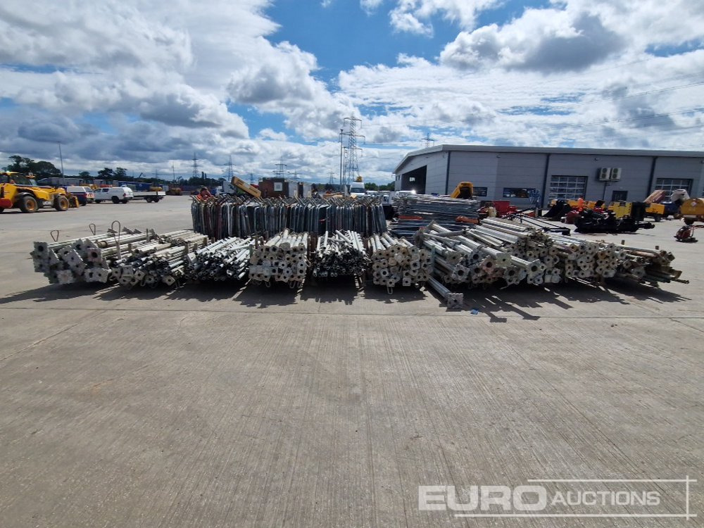 Selection of Shuttering Props, Shoring Props, Kwikstage Poles, Galvanised Rails, Frame Work Supports (10 Stillages of) - Pajisje ndërtimi: foto 2 Selection of Shuttering Props, Shoring Props, Kwikstage Poles, Galvanised Rails, Frame Work Supports (10 Stillages of) - Pajisje ndërtimi: foto 2