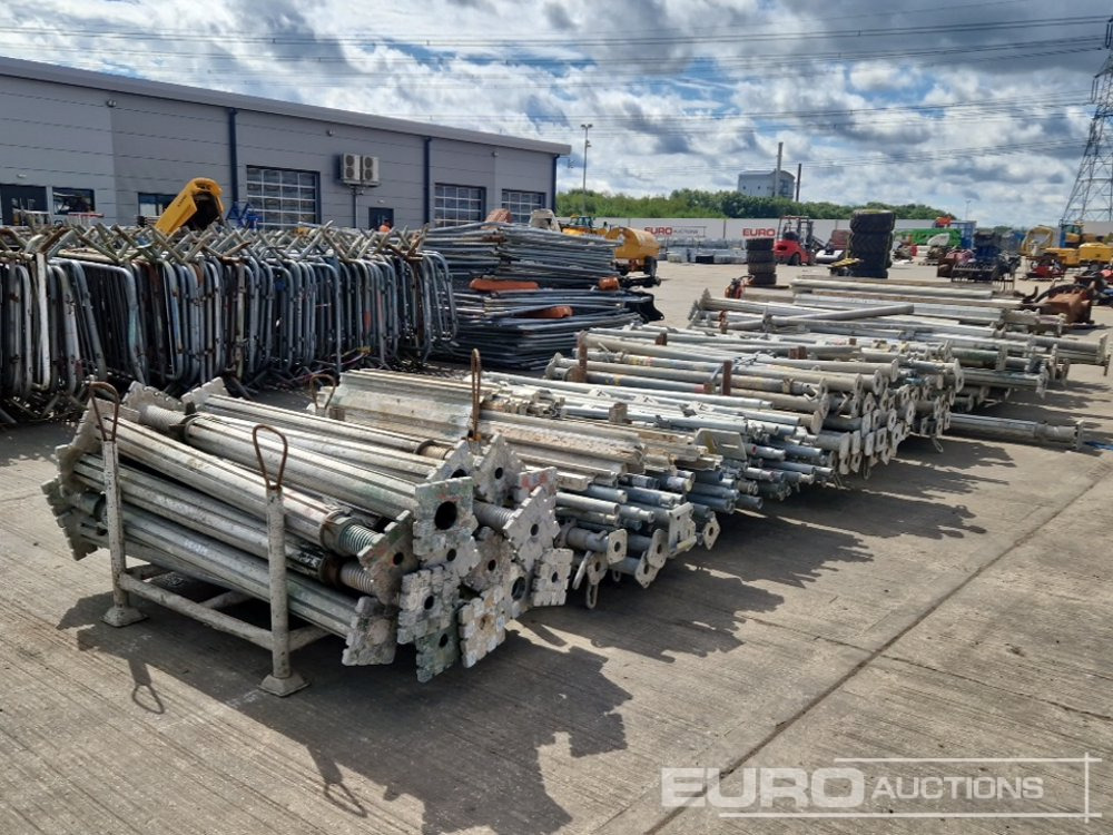 Selection of Shuttering Props, Shoring Props, Kwikstage Poles, Galvanised Rails, Frame Work Supports (10 Stillages of) - Pajisje ndërtimi: foto 1 Selection of Shuttering Props, Shoring Props, Kwikstage Poles, Galvanised Rails, Frame Work Supports (10 Stillages of) - Pajisje ndërtimi: foto 1