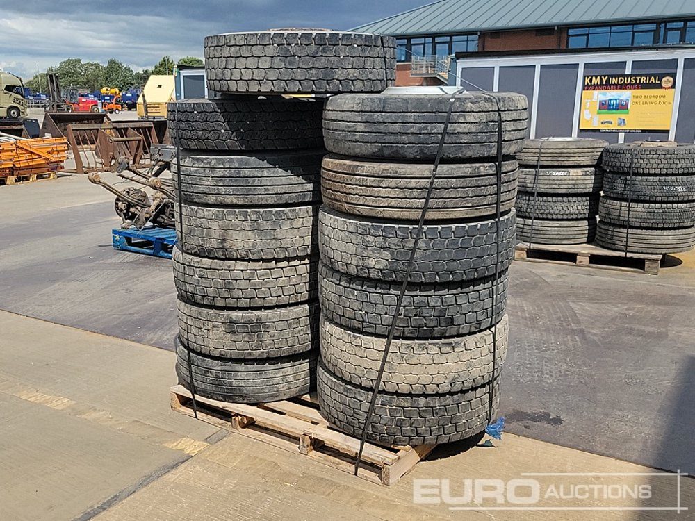 Selection of Various Size Tyre & Rim (13 of) - Gomë: foto 1 Selection of Various Size Tyre & Rim (13 of) - Gomë: foto 1