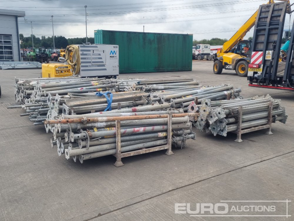Stillage of Arco Props (5 of), Stillage of Heavy Duty Arco Props (4 of), Stillage of Handrail Posts (3 of) - Pajisje ndërtimi: foto 1 Stillage of Arco Props (5 of), Stillage of Heavy Duty Arco Props (4 of), Stillage of Handrail Posts (3 of) - Pajisje ndërtimi: foto 1