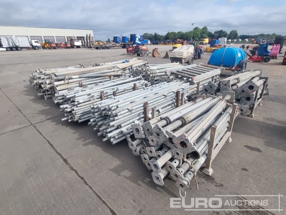 Stillage of Arco Props (5 of), Stillage of Heavy Duty Arco Props (4 of), Stillage of Handrail Posts (3 of) - Pajisje ndërtimi: foto 5 Stillage of Arco Props (5 of), Stillage of Heavy Duty Arco Props (4 of), Stillage of Handrail Posts (3 of) - Pajisje ndërtimi: foto 5