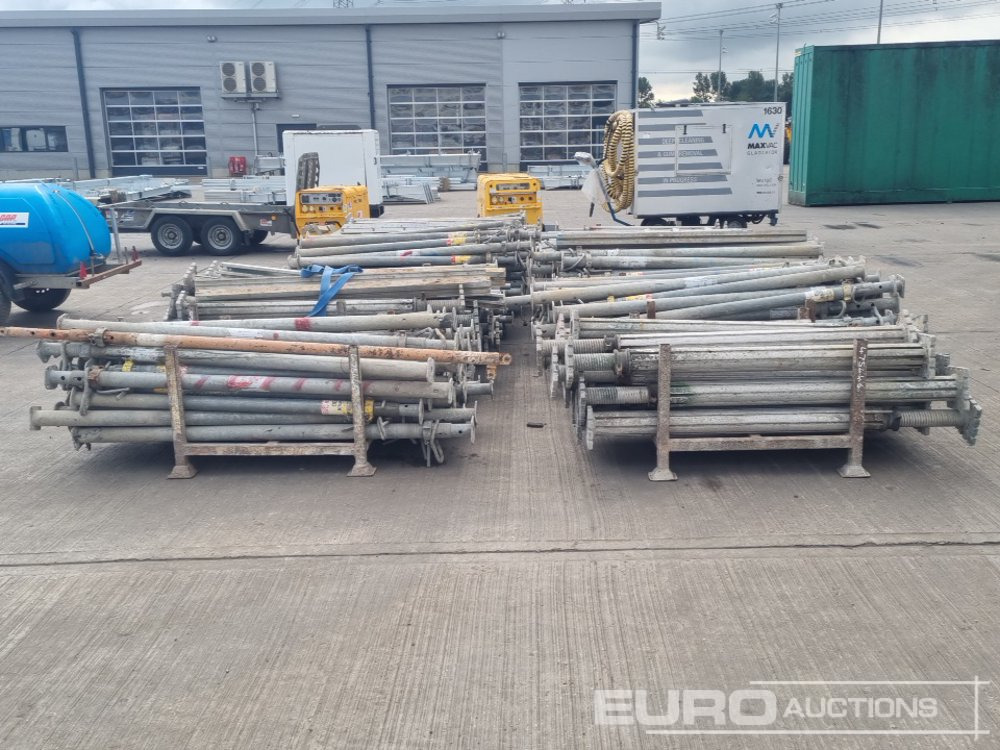 Stillage of Arco Props (5 of), Stillage of Heavy Duty Arco Props (4 of), Stillage of Handrail Posts (3 of) - Pajisje ndërtimi: foto 2 Stillage of Arco Props (5 of), Stillage of Heavy Duty Arco Props (4 of), Stillage of Handrail Posts (3 of) - Pajisje ndërtimi: foto 2