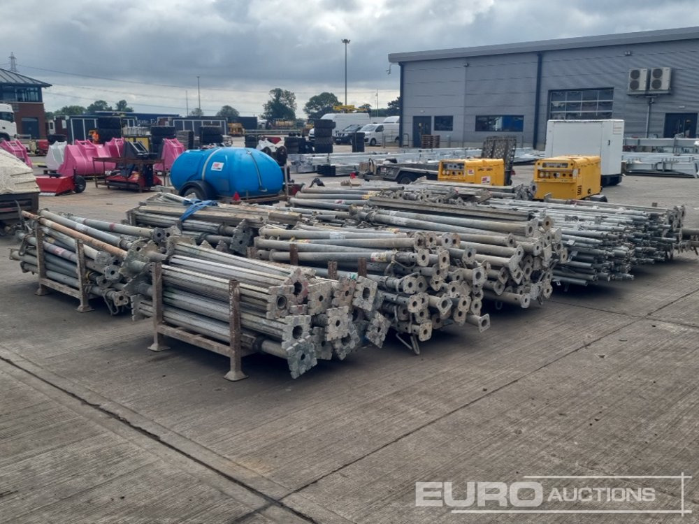 Stillage of Arco Props (5 of), Stillage of Heavy Duty Arco Props (4 of), Stillage of Handrail Posts (3 of) - Pajisje ndërtimi: foto 3 Stillage of Arco Props (5 of), Stillage of Heavy Duty Arco Props (4 of), Stillage of Handrail Posts (3 of) - Pajisje ndërtimi: foto 3
