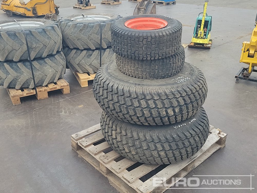 Titan 13.6-16 Tyre & Rim (2 of), Maxxis 24x8.50-12 Tyre & Rim (2 of) - Gomë: foto 2 Titan 13.6-16 Tyre & Rim (2 of), Maxxis 24x8.50-12 Tyre & Rim (2 of) - Gomë: foto 2