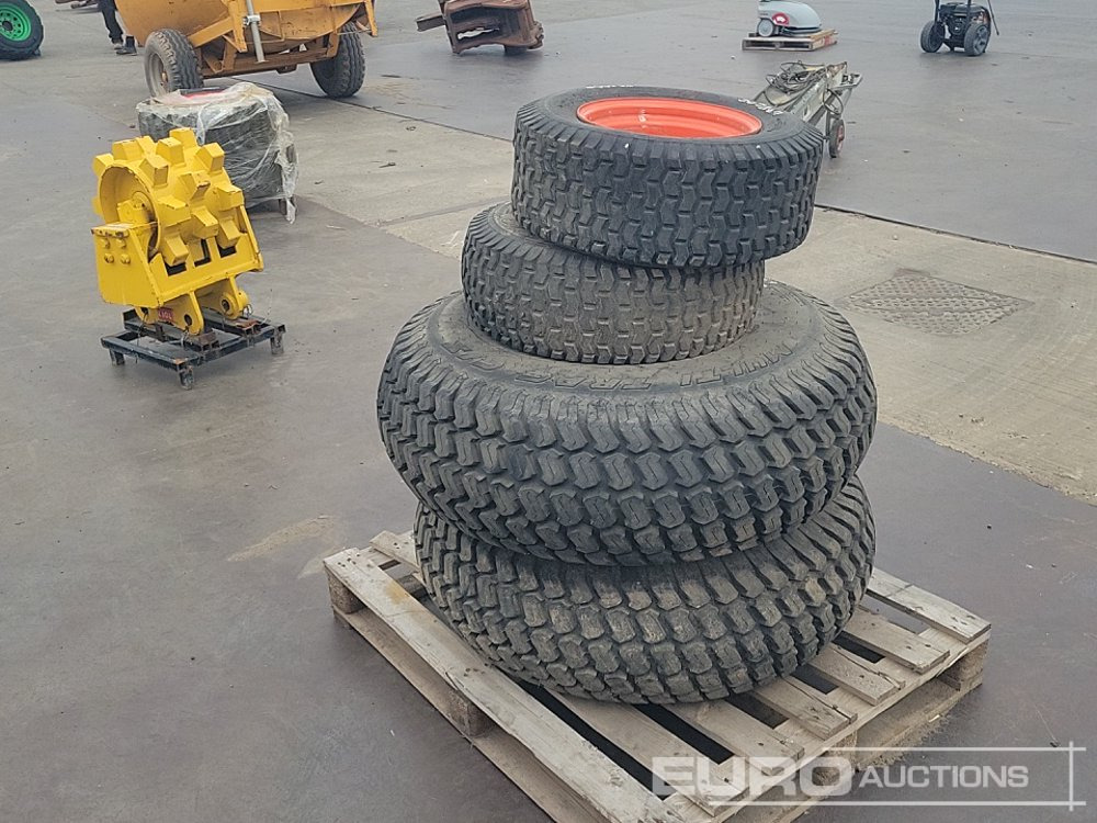 Titan 13.6-16 Tyre & Rim (2 of), Maxxis 24x8.50-12 Tyre & Rim (2 of) - Gomë: foto 1 Titan 13.6-16 Tyre & Rim (2 of), Maxxis 24x8.50-12 Tyre & Rim (2 of) - Gomë: foto 1