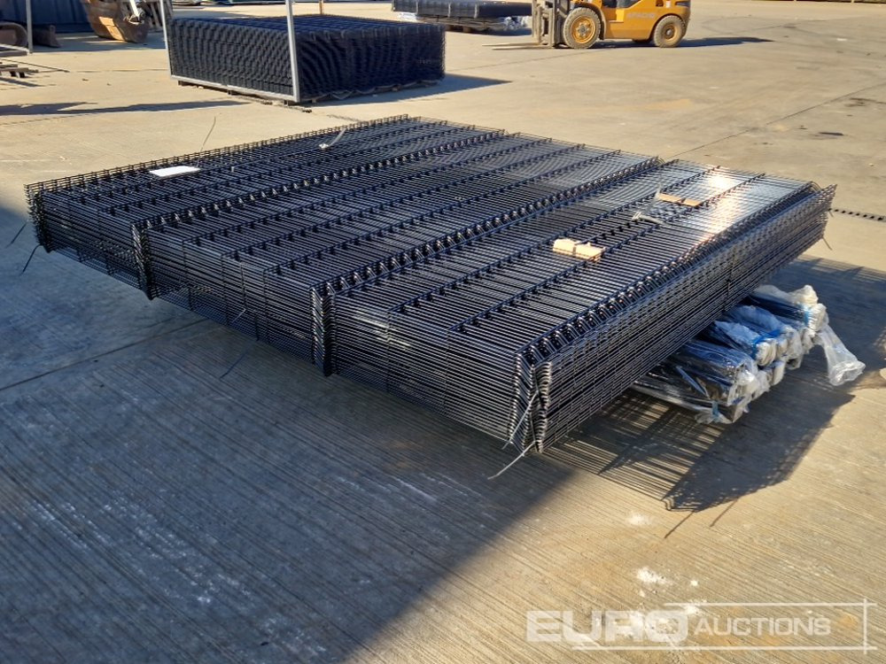 Unused Galvanised & Powder Coated Heavy Duty (5mm) Wire Mesh Fencing, 25 x H2.4m x W2.2m Panels, 26 x 60mm x 60mm x3m Posts, with Fittings (Black) - Pajisje ndërtimi: foto 3 Unused Galvanised & Powder Coated Heavy Duty (5mm) Wire Mesh Fencing, 25 x H2.4m x W2.2m Panels, 26 x 60mm x 60mm x3m Posts, with Fittings (Black) - Pajisje ndërtimi: foto 3