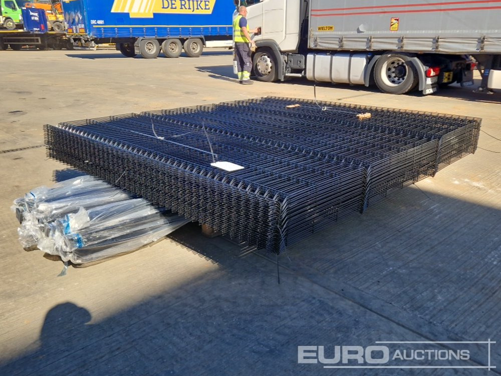 Unused Galvanised & Powder Coated Heavy Duty (5mm) Wire Mesh Fencing, 25 x H2.4m x W2.2m Panels, 26 x 60mm x 60mm x3m Posts, with Fittings (Black) - Pajisje ndërtimi: foto 1 Unused Galvanised & Powder Coated Heavy Duty (5mm) Wire Mesh Fencing, 25 x H2.4m x W2.2m Panels, 26 x 60mm x 60mm x3m Posts, with Fittings (Black) - Pajisje ndërtimi: foto 1