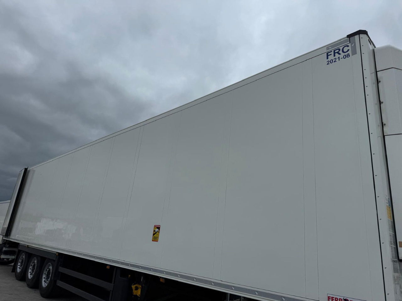 Schmitz Cargobull - Gjysmë rimorkio frigorifer: foto 2 Schmitz Cargobull - Gjysmë rimorkio frigorifer: foto 2