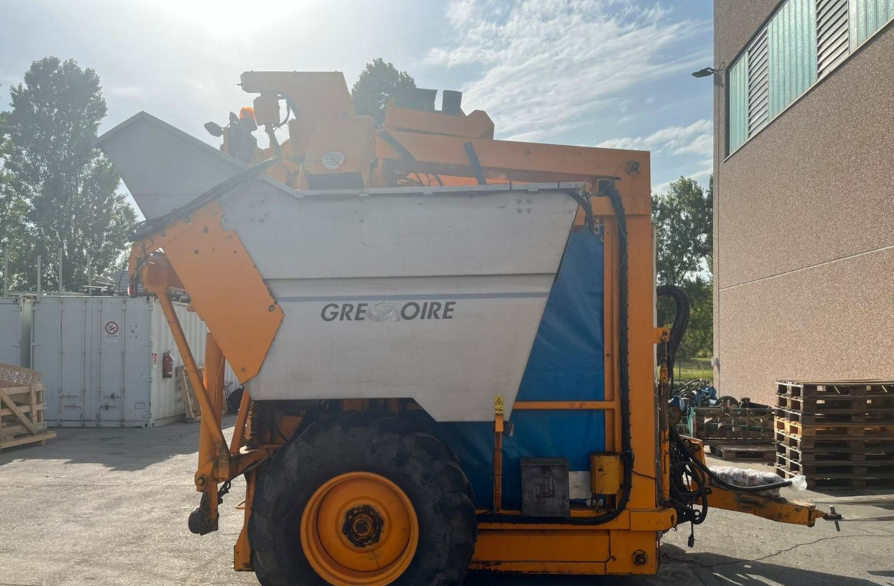 Vendemmiatrice usata Gregoire G60I - Makinë për vjelje rrushi: foto 1 Vendemmiatrice usata Gregoire G60I - Makinë për vjelje rrushi: foto 1