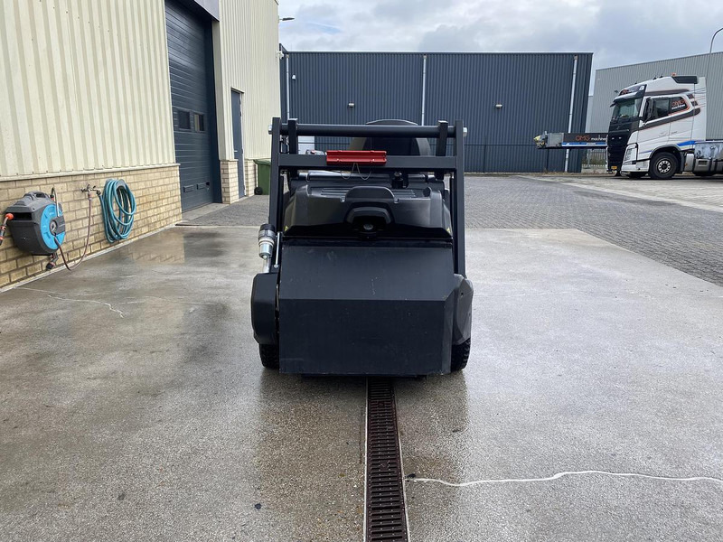 Kärcher KM 105/110 R Bp, Veegmachine, hoogkieper - Makinë fshirëse për rrugët: foto 3 Kärcher KM 105/110 R Bp, Veegmachine, hoogkieper - Makinë fshirëse për rrugët: foto 3