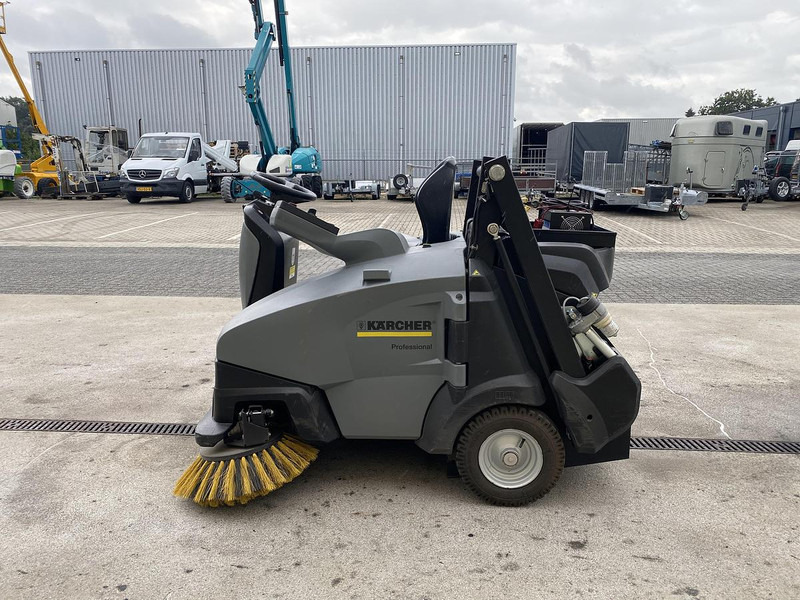 Kärcher KM 105/110 R Bp, Veegmachine, hoogkieper - Makinë fshirëse për rrugët: foto 5 Kärcher KM 105/110 R Bp, Veegmachine, hoogkieper - Makinë fshirëse për rrugët: foto 5