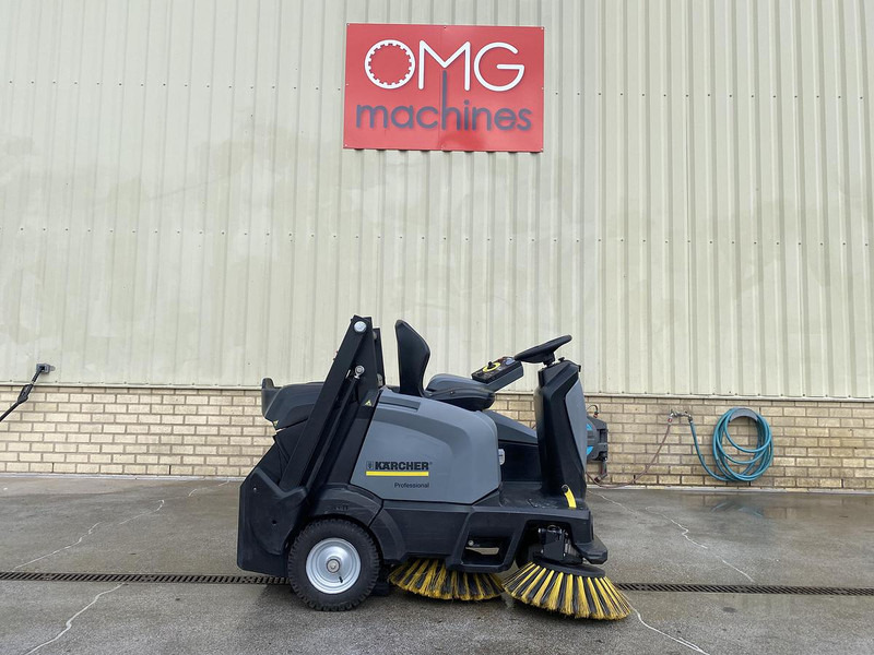Kärcher KM 105/110 R Bp, Veegmachine, hoogkieper - Makinë fshirëse për rrugët: foto 1 Kärcher KM 105/110 R Bp, Veegmachine, hoogkieper - Makinë fshirëse për rrugët: foto 1