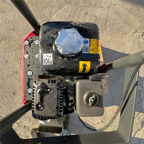 Chicago Pneumatic KMR11 - Pllakë vibratori: foto 5 Chicago Pneumatic KMR11 - Pllakë vibratori: foto 5