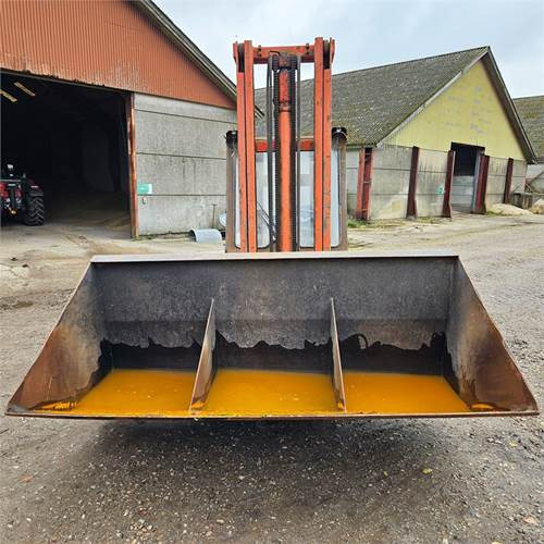 Dantruck 4004 - Pirun ngritës: foto 4 Dantruck 4004 - Pirun ngritës: foto 4