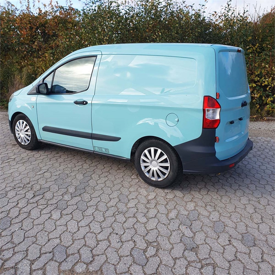 Ford Transit Courier 1,0 Ecoboost - Furgon i vogël: foto 4 Ford Transit Courier 1,0 Ecoboost - Furgon i vogël: foto 4