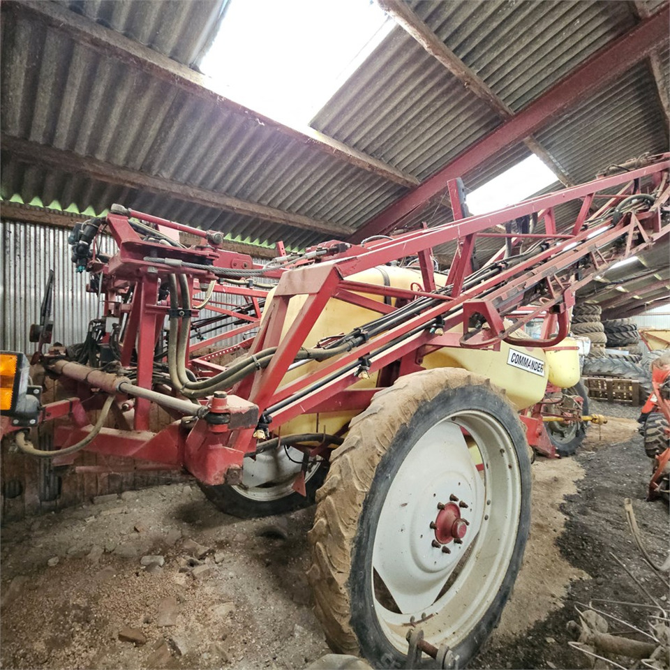 Hardi CM2 Commander 2.800 l - Spërkatës: foto 5 Hardi CM2 Commander 2.800 l - Spërkatës: foto 5