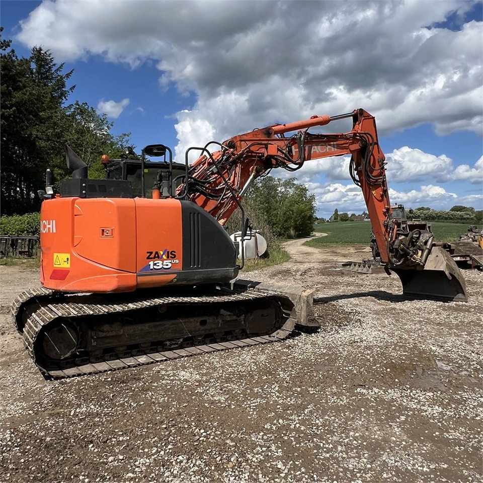 Hitachi ZX135 US-6 - Ekskavator me zinxhirë: foto 5 Hitachi ZX135 US-6 - Ekskavator me zinxhirë: foto 5