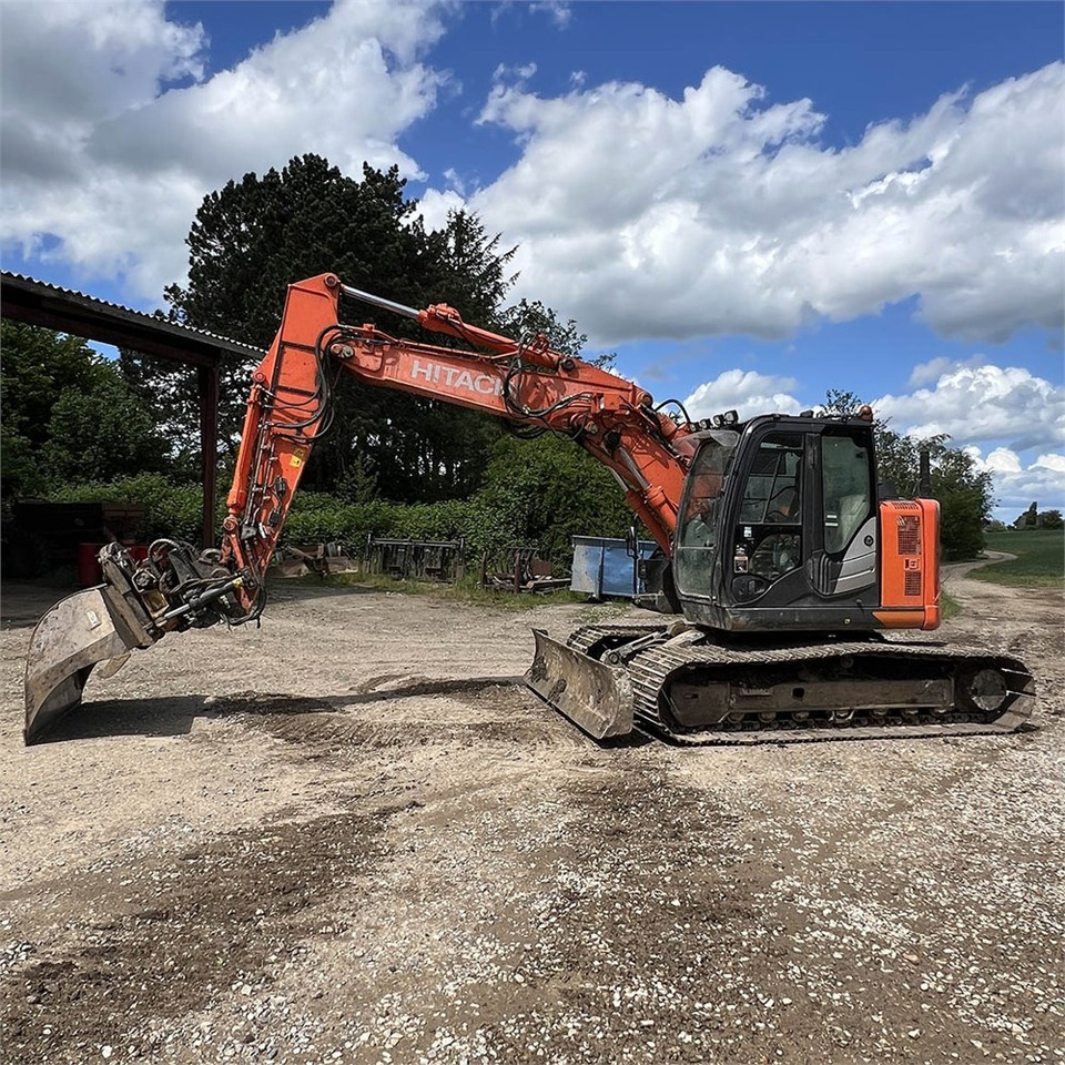 Hitachi ZX135 US-6 - Ekskavator me zinxhirë: foto 3 Hitachi ZX135 US-6 - Ekskavator me zinxhirë: foto 3