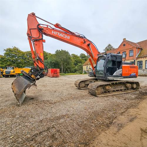 Hitachi ZX210 LC-6 - Ekskavator me zinxhirë: foto 3 Hitachi ZX210 LC-6 - Ekskavator me zinxhirë: foto 3