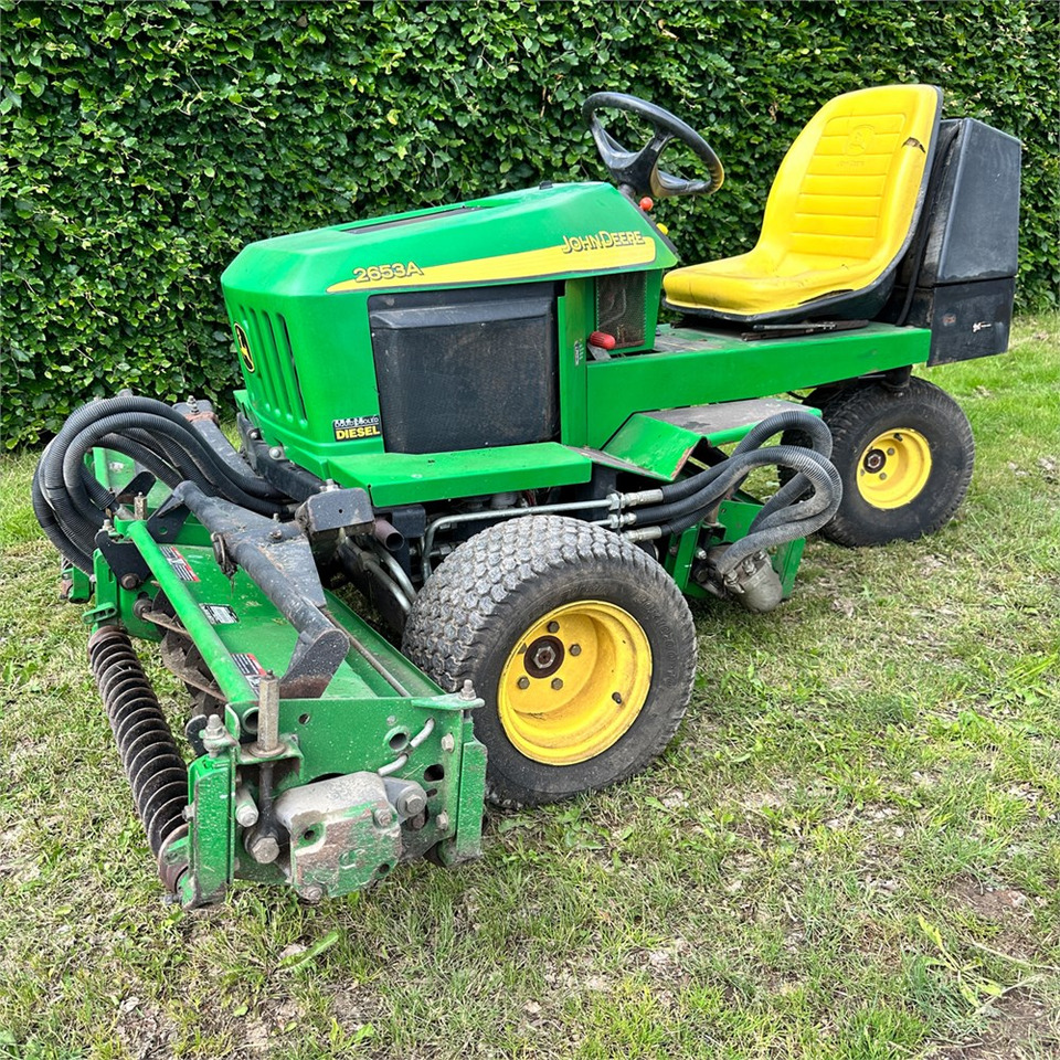 John Deere 2653A - Korrëse bari i kopshtit: foto 1 John Deere 2653A - Korrëse bari i kopshtit: foto 1