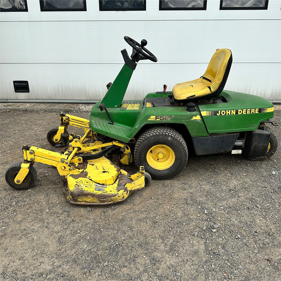 John Deere F525 FM - Korrëse bari i kopshtit: foto 2 John Deere F525 FM - Korrëse bari i kopshtit: foto 2