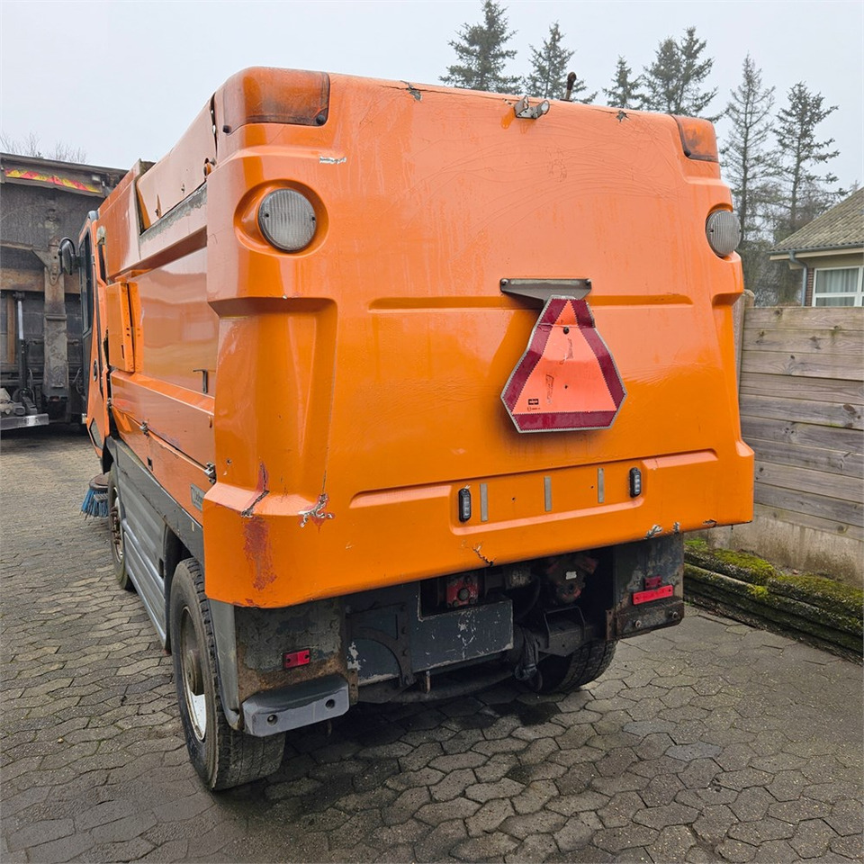 Johnston Sweepers CX400 - Makinë fshirëse për rrugët: foto 4 Johnston Sweepers CX400 - Makinë fshirëse për rrugët: foto 4