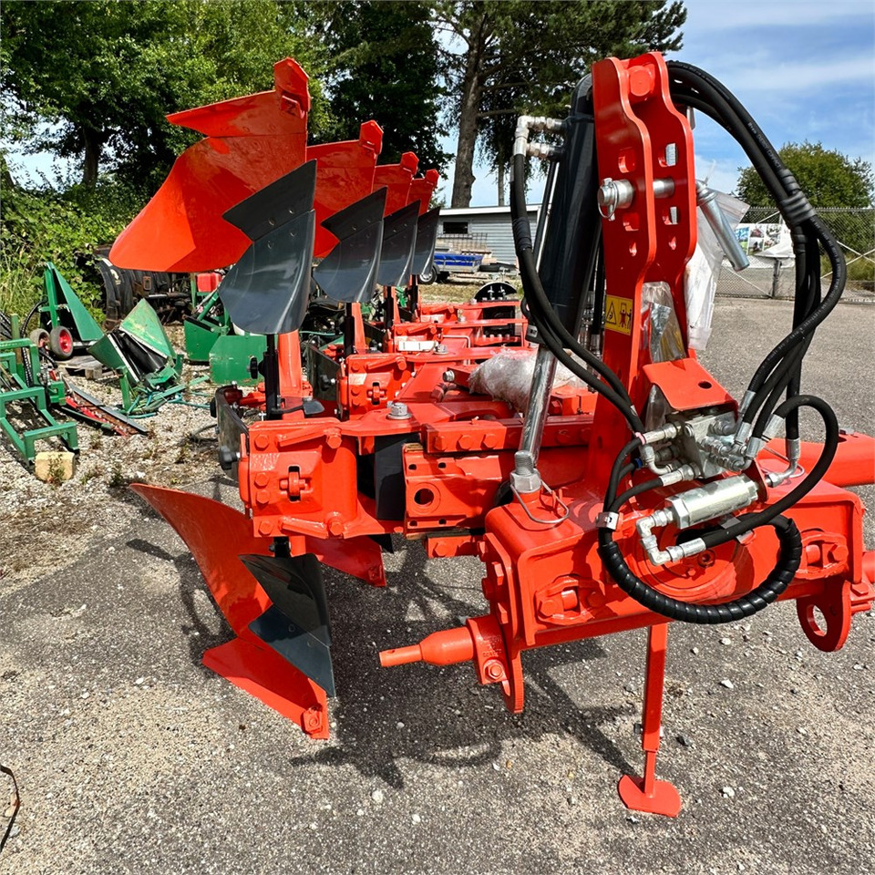 Kubota RM4005 V - Plug: foto 3 Kubota RM4005 V - Plug: foto 3
